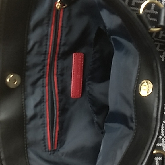 Tommy Hilfiger Purse in Black & White Never Been Used. Super Clean - Picture 11 of 12